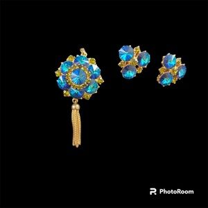 Vintage Edlee Dazzling Blue, Green And Gold Tone Earrings Pendant